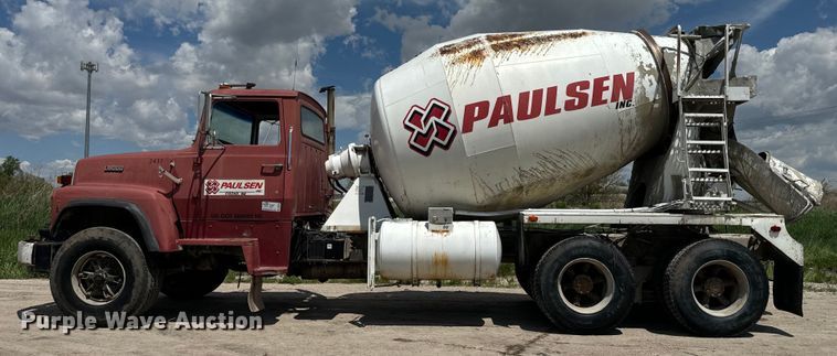 image for item DN3242 1989 Ford LT9000 ready mix truck