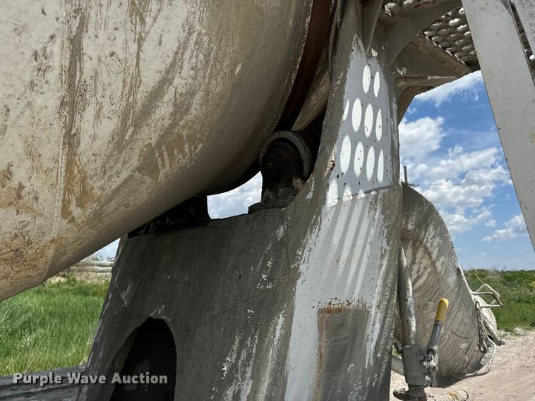 image for item DN3242 1989 Ford LT9000 ready mix truck