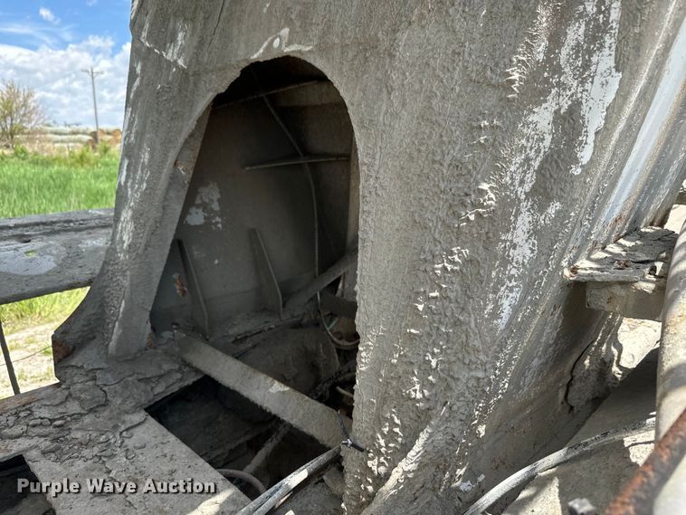 image for item DN3242 1989 Ford LT9000 ready mix truck