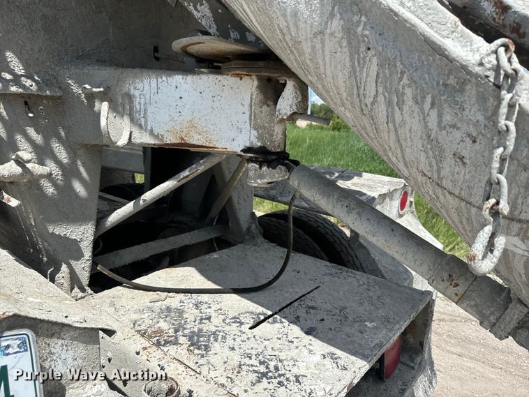 image for item DN3242 1989 Ford LT9000 ready mix truck