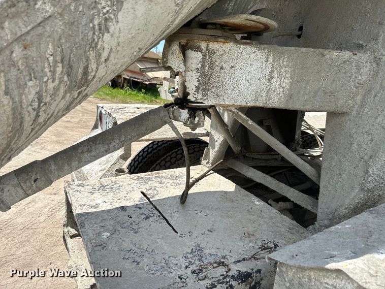 image for item DN3242 1989 Ford LT9000 ready mix truck