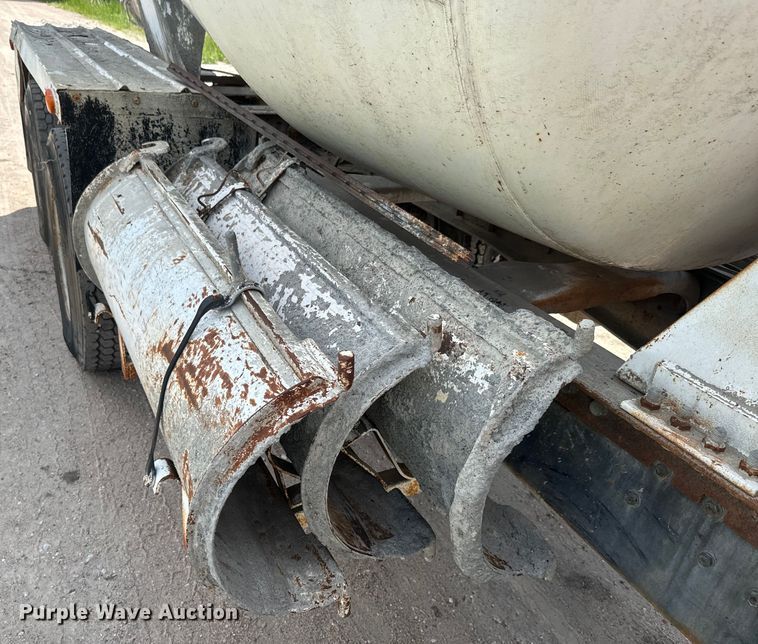 image for item DN3242 1989 Ford LT9000 ready mix truck