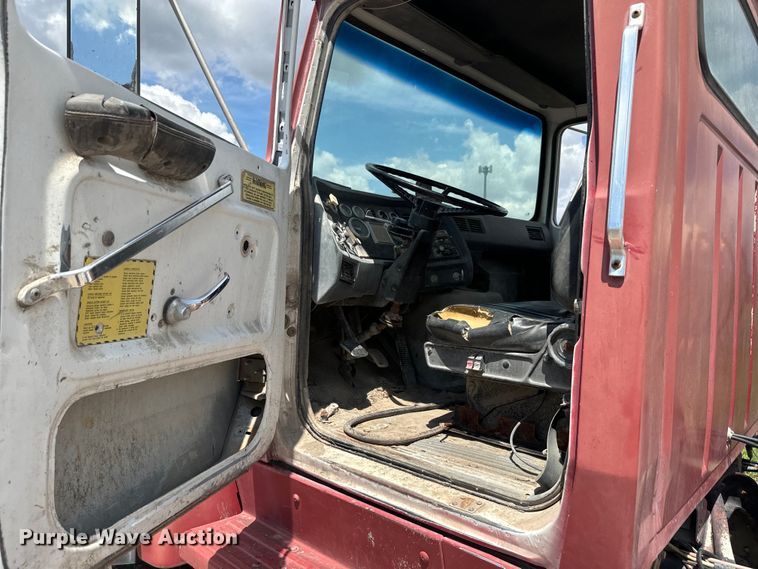 image for item DN3242 1989 Ford LT9000 ready mix truck