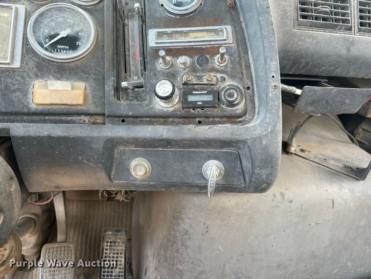 image for item DN3242 1989 Ford LT9000 ready mix truck