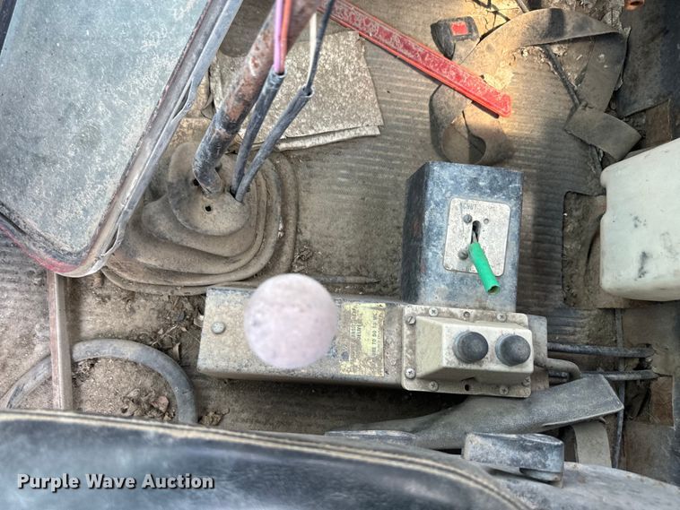 image for item DN3242 1989 Ford LT9000 ready mix truck