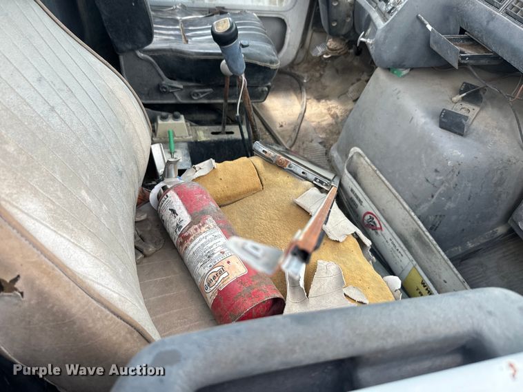 image for item DN3242 1989 Ford LT9000 ready mix truck