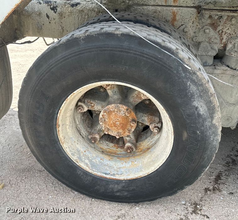 image for item DN3242 1989 Ford LT9000 ready mix truck