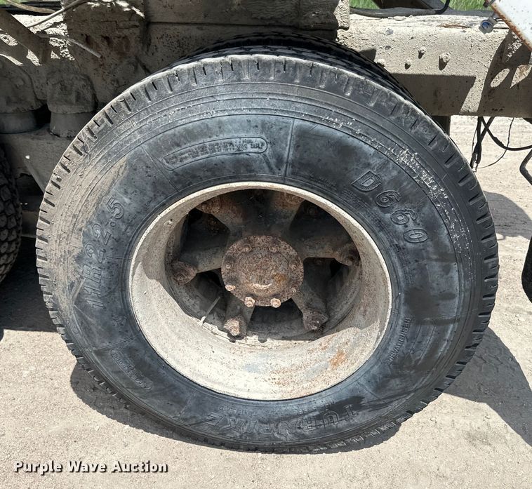 image for item DN3242 1989 Ford LT9000 ready mix truck