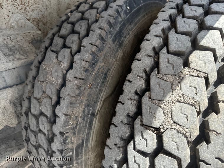 image for item DN3242 1989 Ford LT9000 ready mix truck