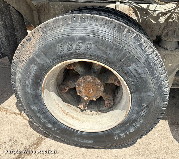 image for item DN3242 1989 Ford LT9000 ready mix truck