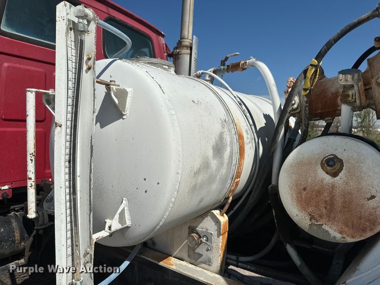 image for item DN3244 1999 Sterling L9511 ready mix truck