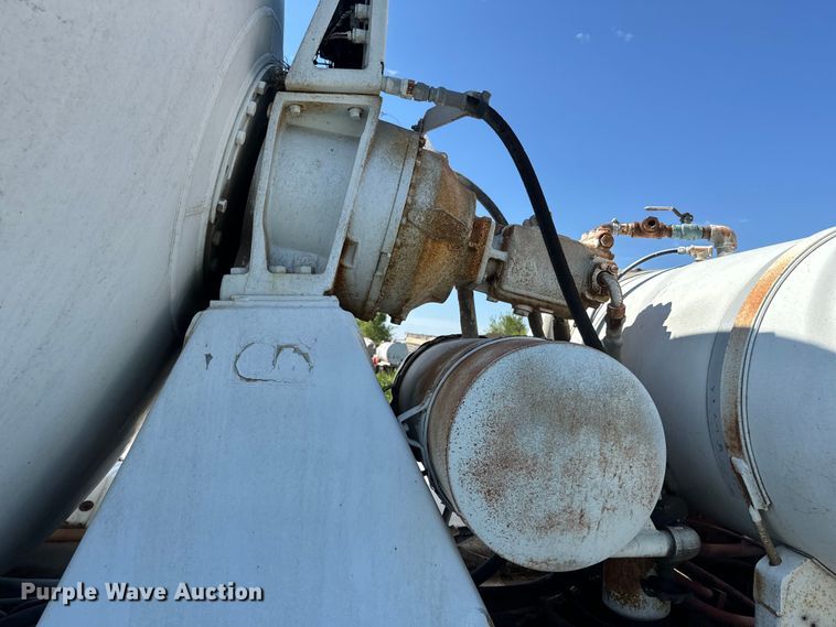 image for item DN3244 1999 Sterling L9511 ready mix truck