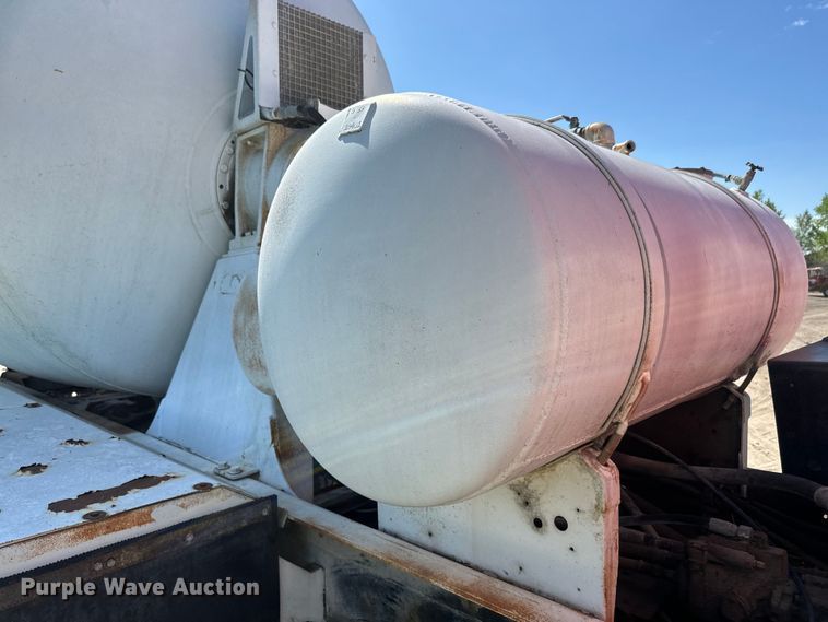 image for item DN3244 1999 Sterling L9511 ready mix truck