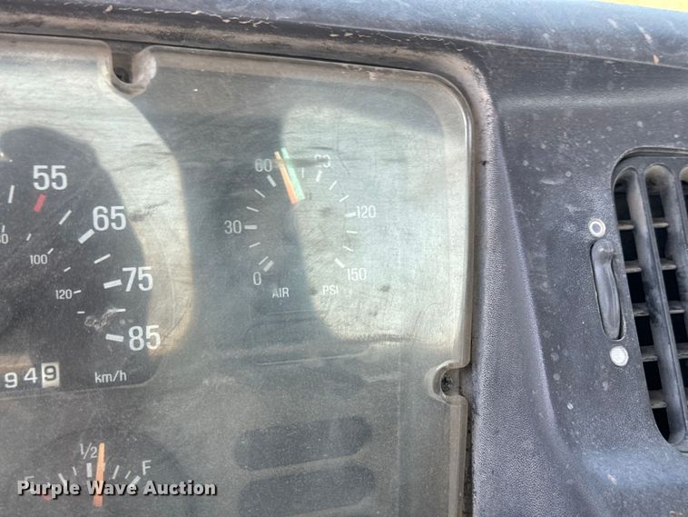 image for item DN3244 1999 Sterling L9511 ready mix truck