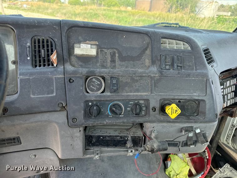 image for item DN3244 1999 Sterling L9511 ready mix truck