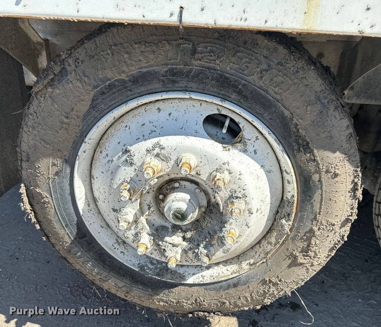 image for item DN3244 1999 Sterling L9511 ready mix truck