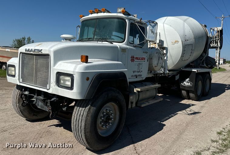 image for item DN3245 1995 Mack RD690S ready mix truck