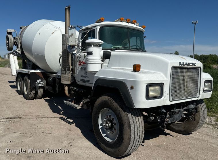 image for item DN3245 1995 Mack RD690S ready mix truck