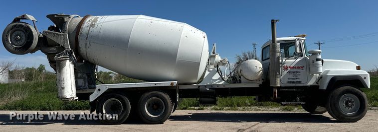 image for item DN3245 1995 Mack RD690S ready mix truck