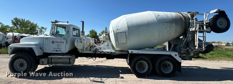 image for item DN3245 1995 Mack RD690S ready mix truck