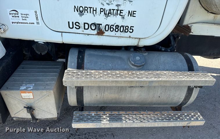 image for item DN3245 1995 Mack RD690S ready mix truck