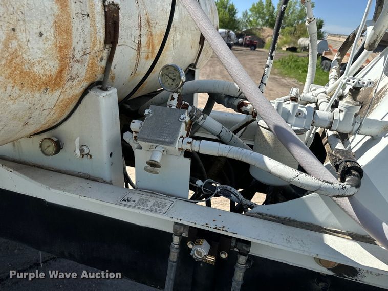 image for item DN3245 1995 Mack RD690S ready mix truck