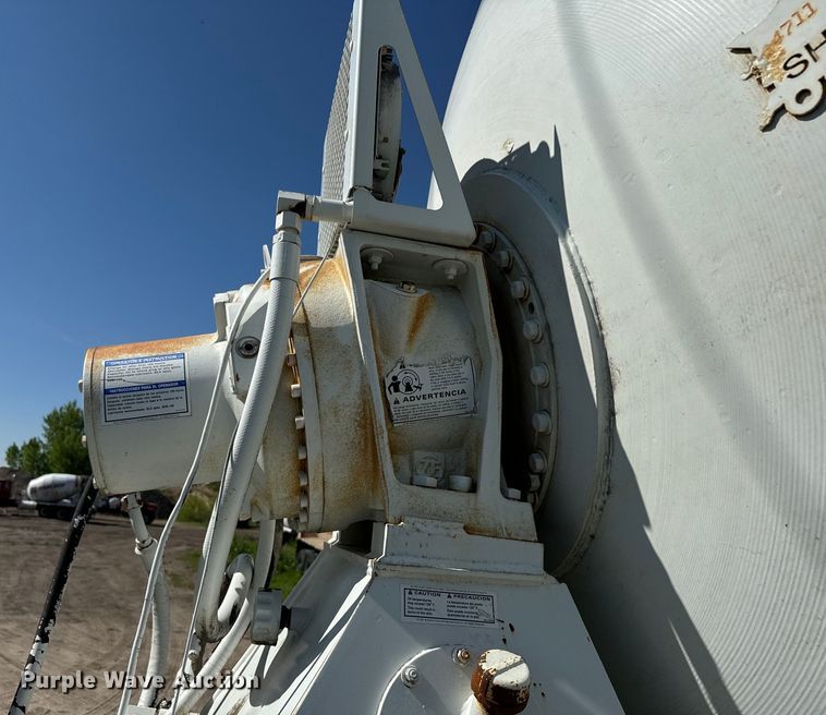 image for item DN3245 1995 Mack RD690S ready mix truck