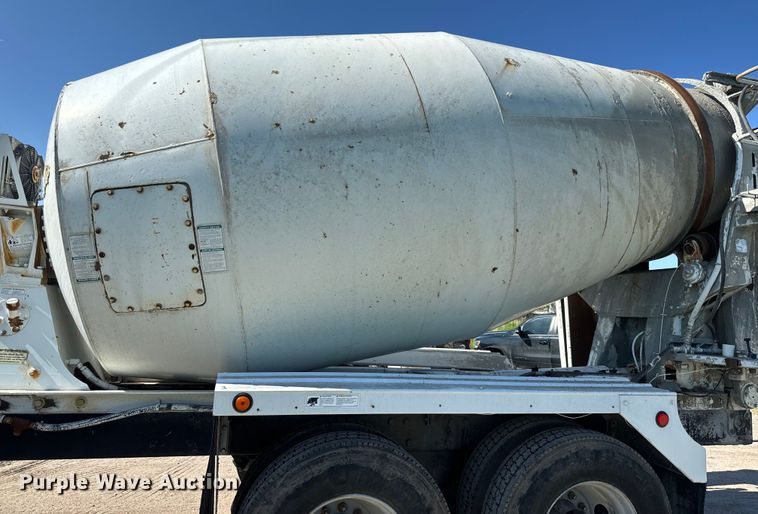 image for item DN3245 1995 Mack RD690S ready mix truck