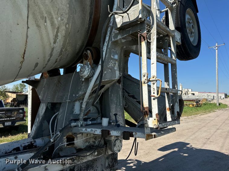 image for item DN3245 1995 Mack RD690S ready mix truck