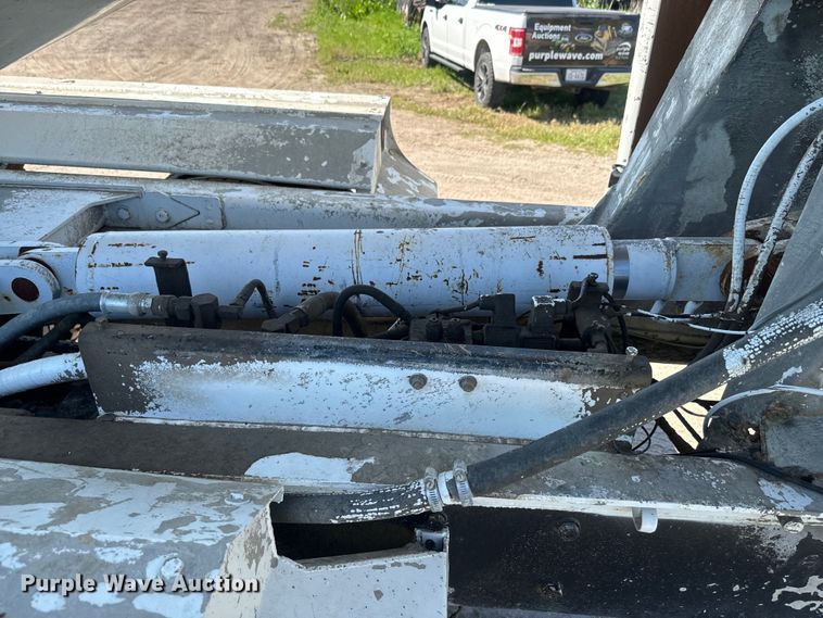 image for item DN3245 1995 Mack RD690S ready mix truck