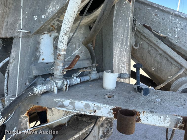 image for item DN3245 1995 Mack RD690S ready mix truck