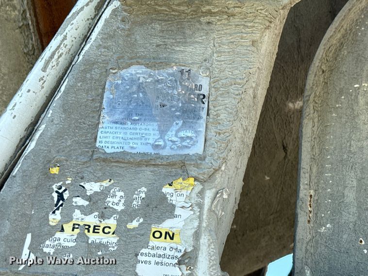 image for item DN3245 1995 Mack RD690S ready mix truck