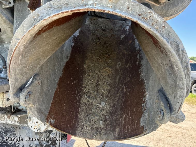 image for item DN3245 1995 Mack RD690S ready mix truck