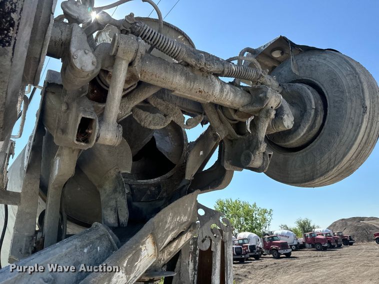 image for item DN3245 1995 Mack RD690S ready mix truck