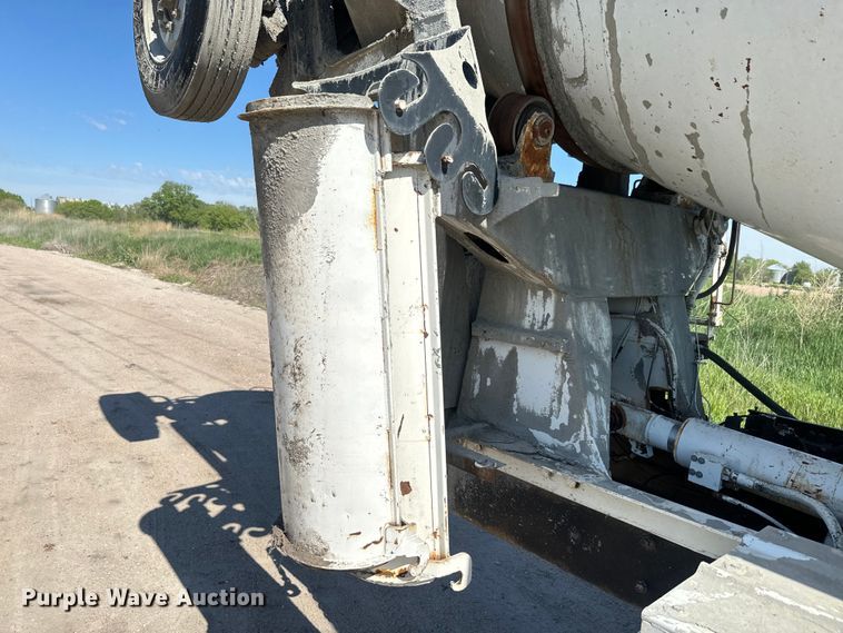 image for item DN3245 1995 Mack RD690S ready mix truck