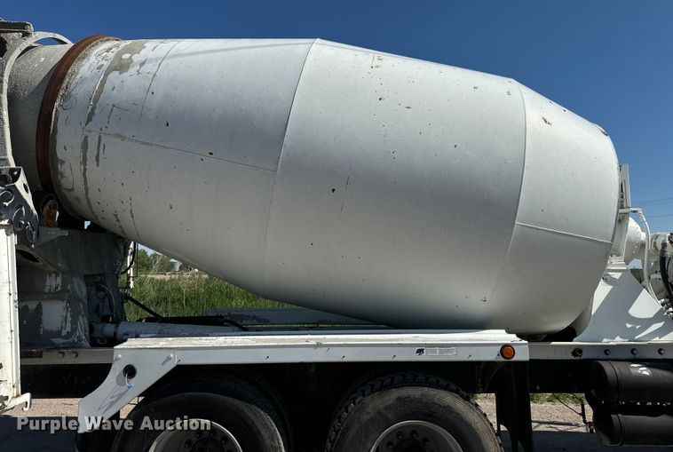 image for item DN3245 1995 Mack RD690S ready mix truck