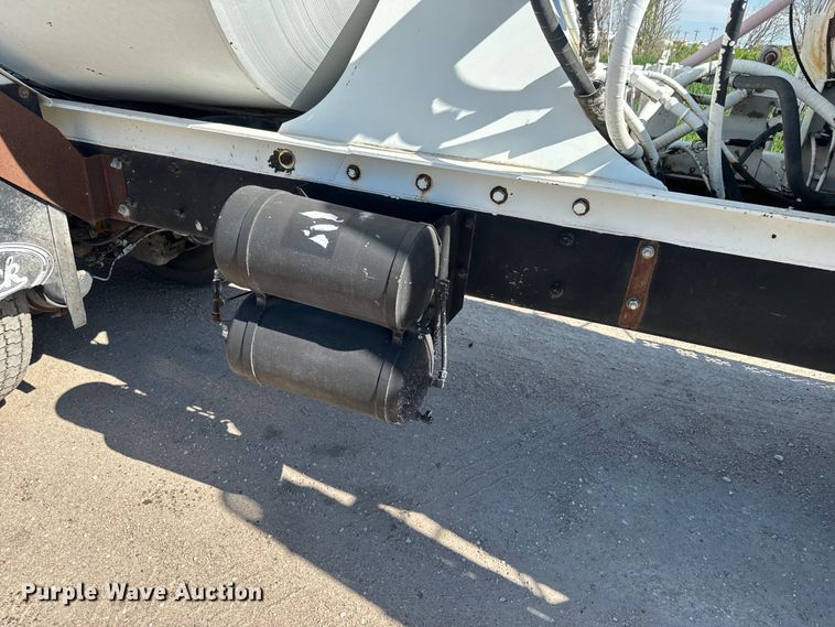 image for item DN3245 1995 Mack RD690S ready mix truck