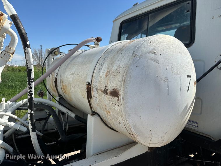 image for item DN3245 1995 Mack RD690S ready mix truck