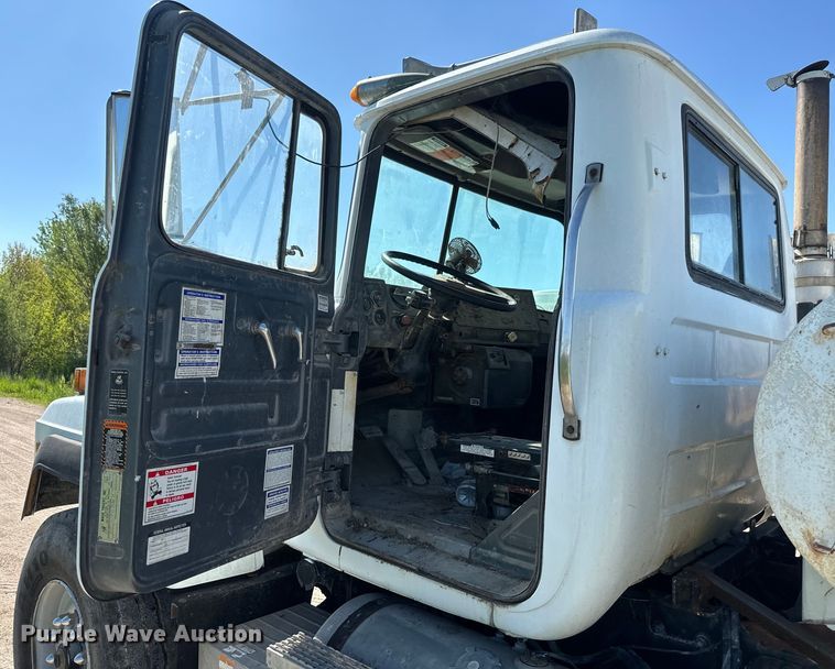 image for item DN3245 1995 Mack RD690S ready mix truck