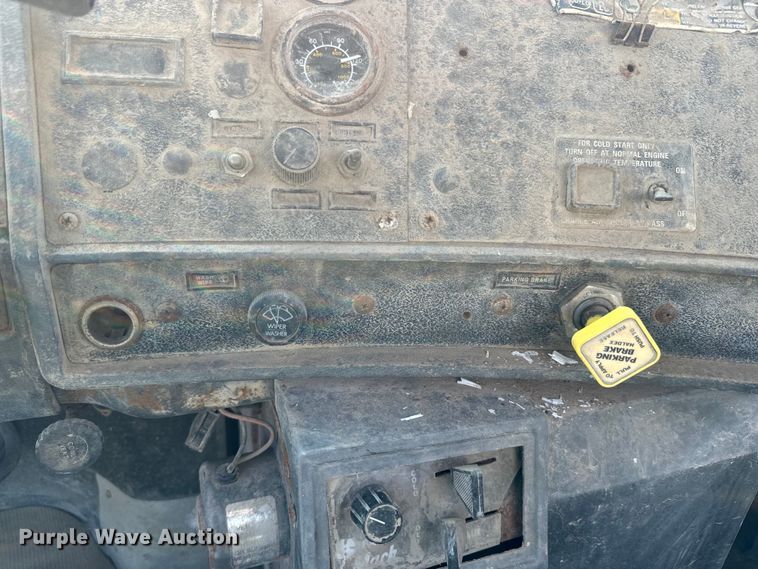 image for item DN3245 1995 Mack RD690S ready mix truck