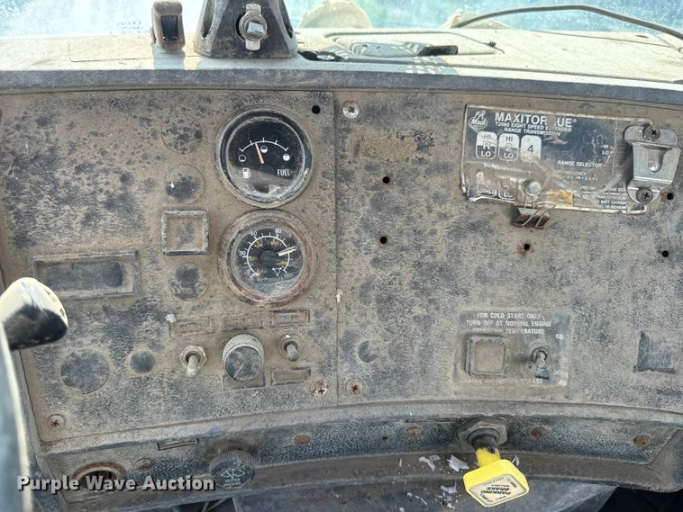 image for item DN3245 1995 Mack RD690S ready mix truck