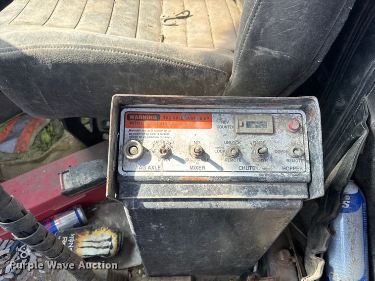 image for item DN3245 1995 Mack RD690S ready mix truck