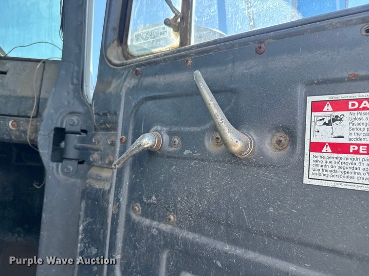 image for item DN3245 1995 Mack RD690S ready mix truck