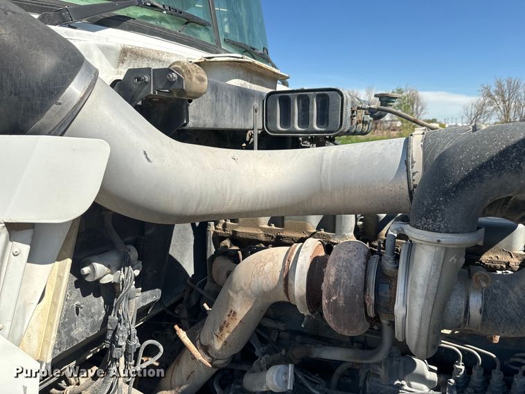 image for item DN3245 1995 Mack RD690S ready mix truck