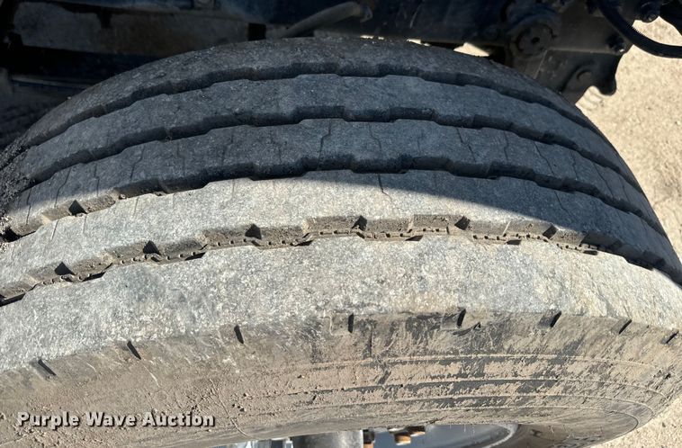 image for item DN3245 1995 Mack RD690S ready mix truck