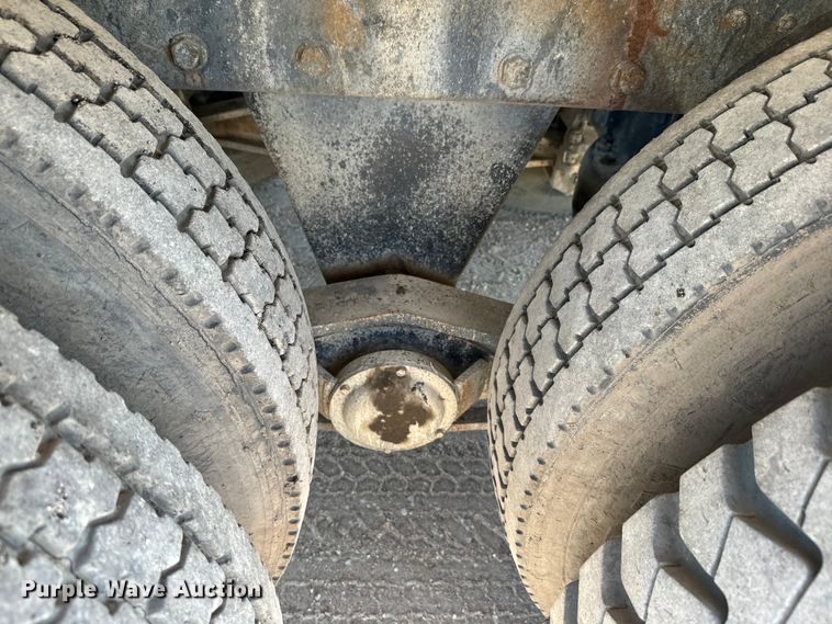 image for item DN3245 1995 Mack RD690S ready mix truck