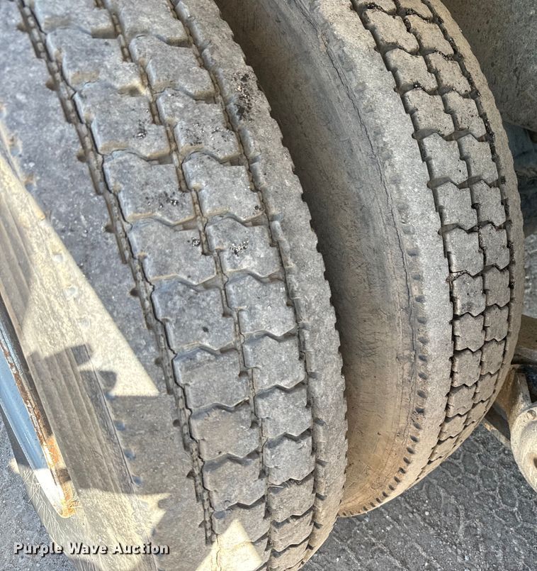 image for item DN3245 1995 Mack RD690S ready mix truck