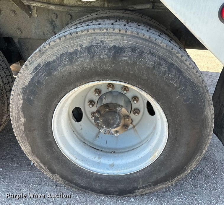 image for item DN3245 1995 Mack RD690S ready mix truck