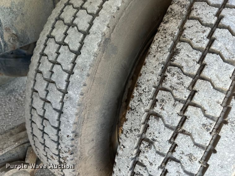 image for item DN3245 1995 Mack RD690S ready mix truck