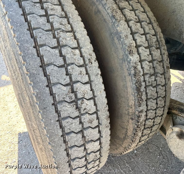 image for item DN3245 1995 Mack RD690S ready mix truck